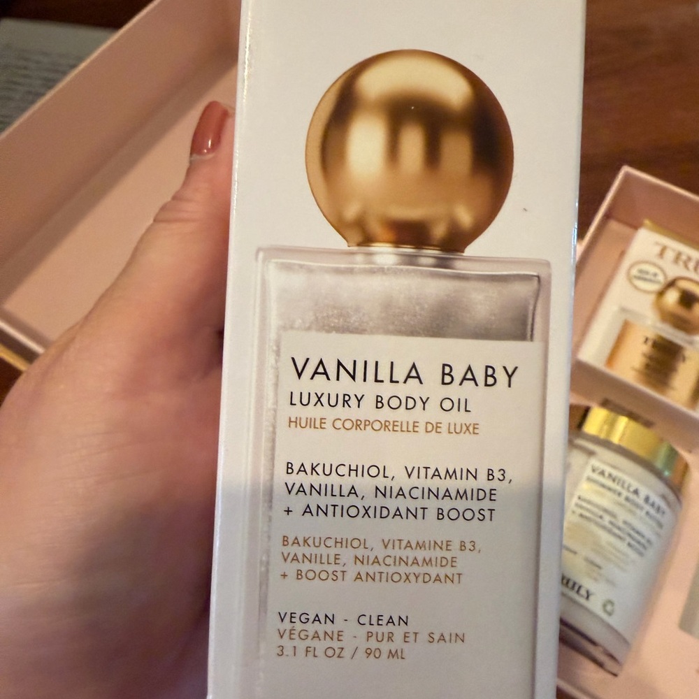 TRULY Vanilla Baby Shimmer Body Butter and Luxury Body Oil Set - Picture 10 of 14